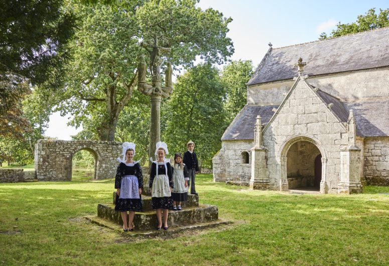 Chapelle du Perguet et costumes traditionnels